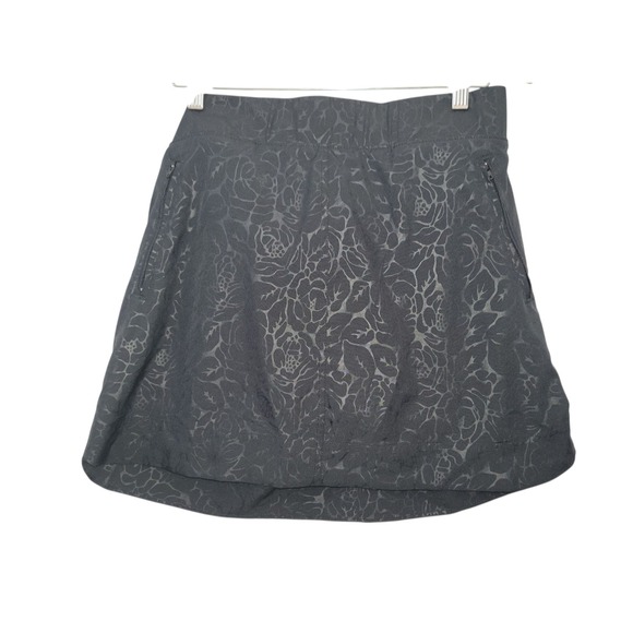 Orvis Pants - Orvis Travel Skort Womens Medium Black Rose Embossed Mesh Inner Shorts Pull On‎